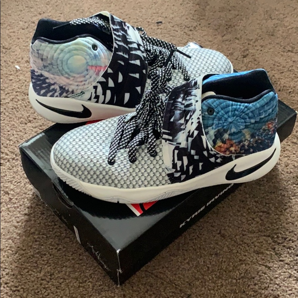 Kyrie Irving 2 sneakers